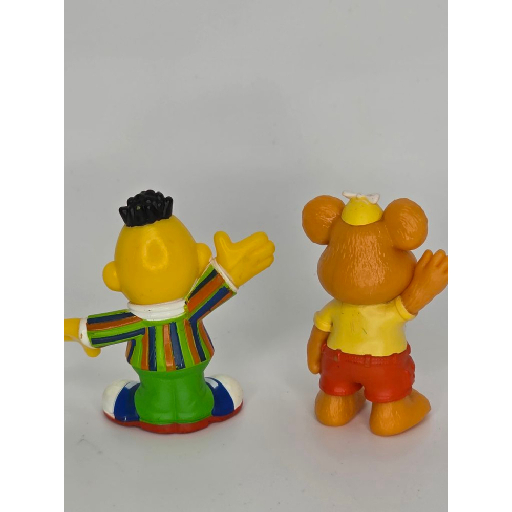 Sesame Workshop Hasbro 2010 Bert &:Fozzie Bear 2-3/4" pvc figure, cake toppers - Picture 3 of 9